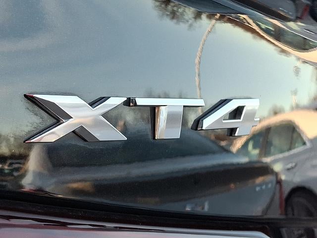 2022 Cadillac XT4 Premium Luxury