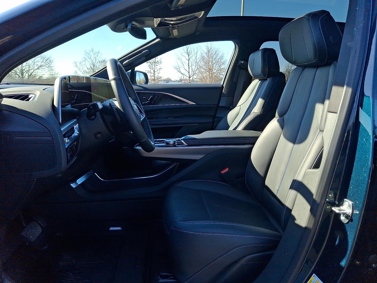 2025 Cadillac LYRIQ Luxury 1