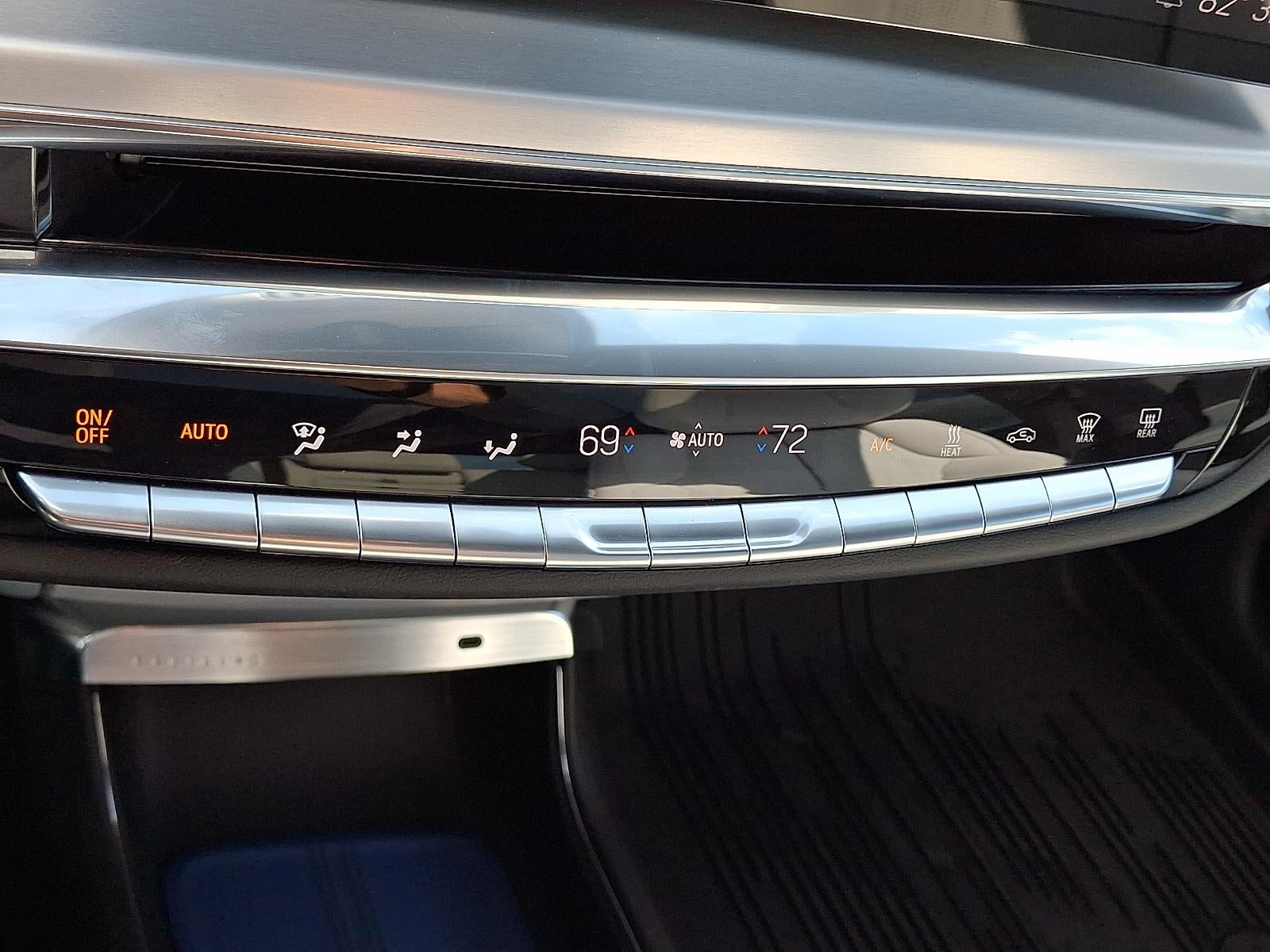 2024 Cadillac LYRIQ Luxury 1