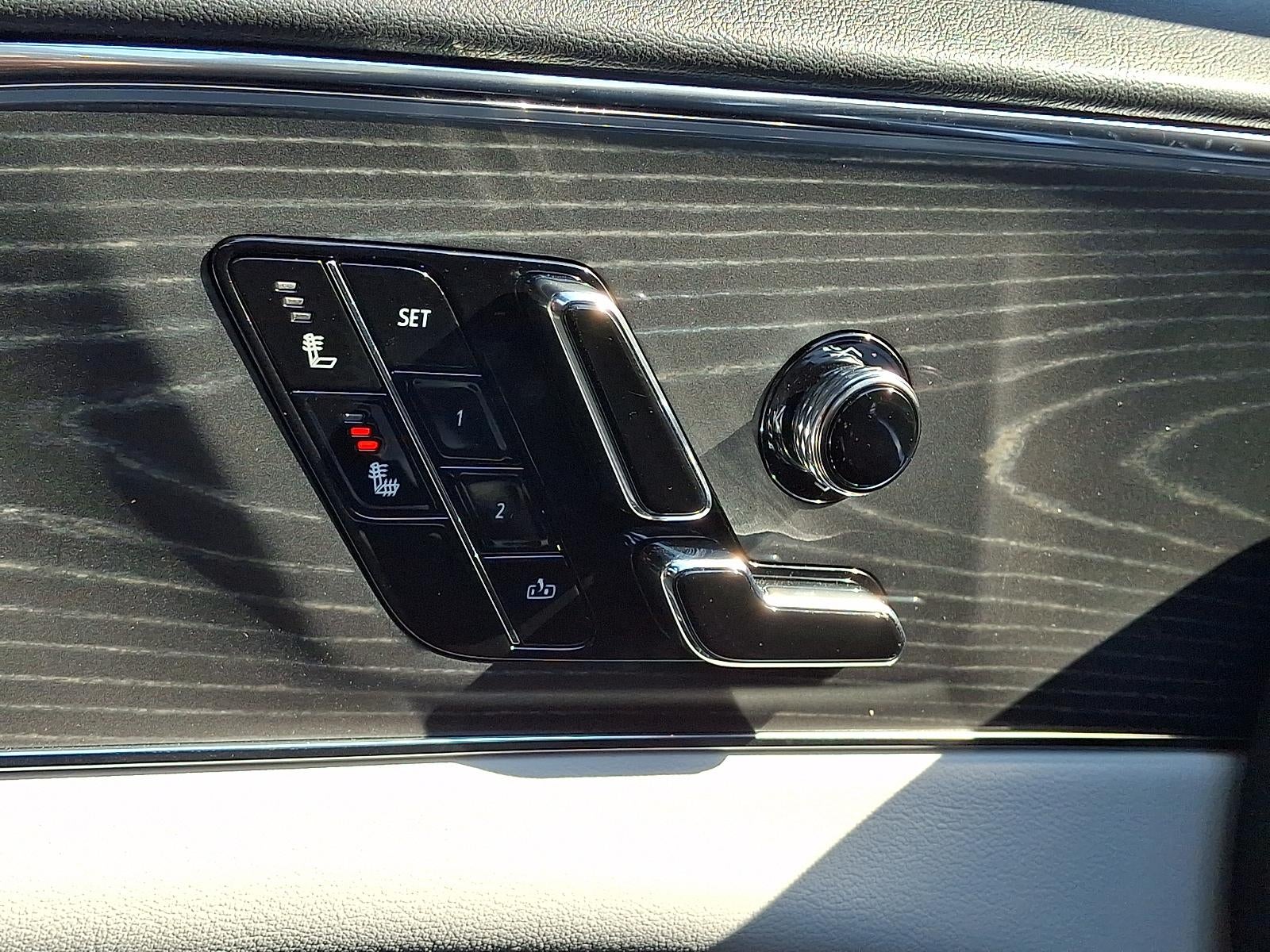 2024 Cadillac LYRIQ Luxury 1