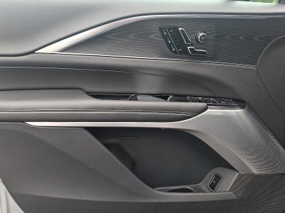 2025 Cadillac LYRIQ Luxury 3