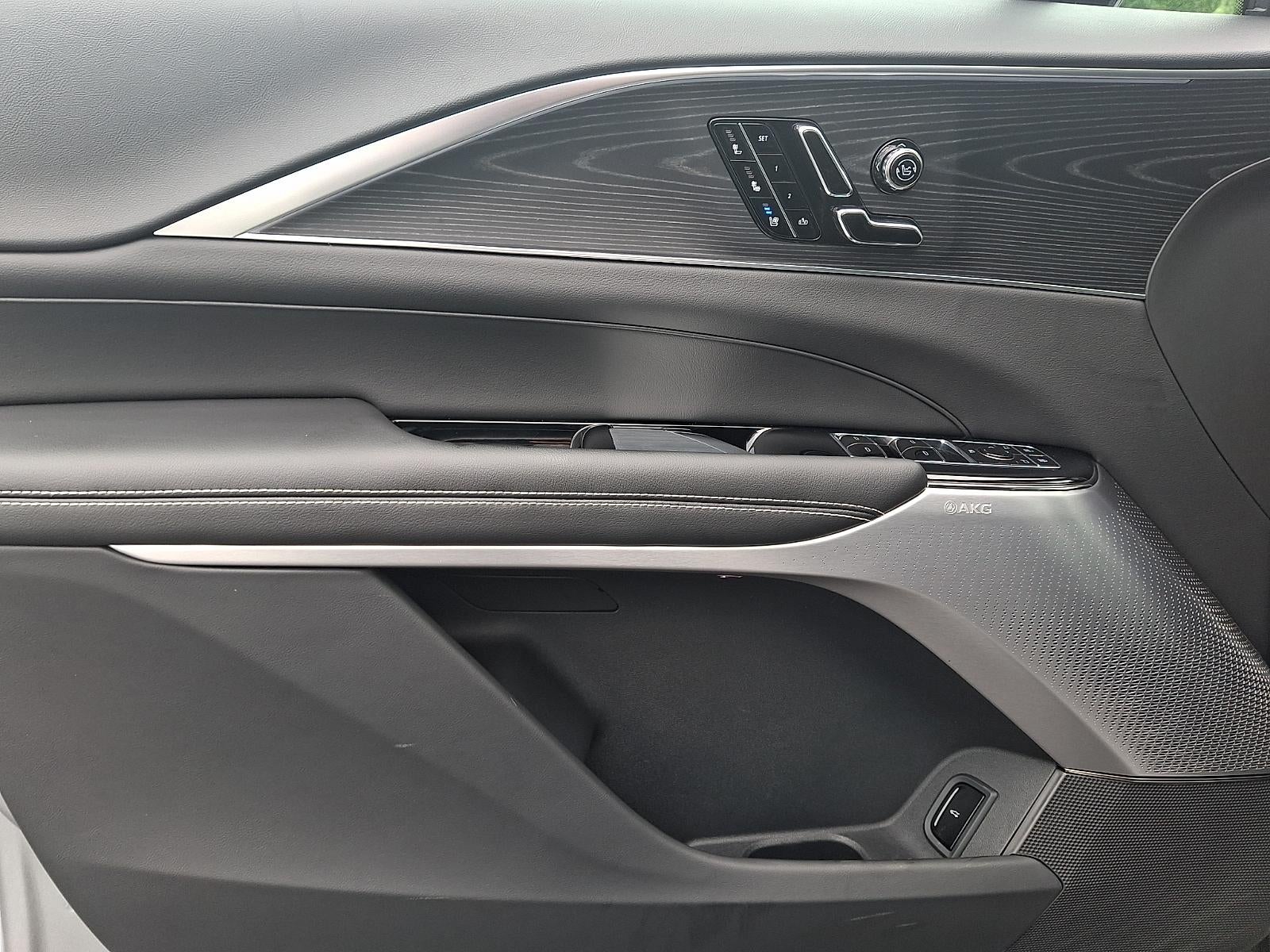 2025 Cadillac LYRIQ Luxury 3