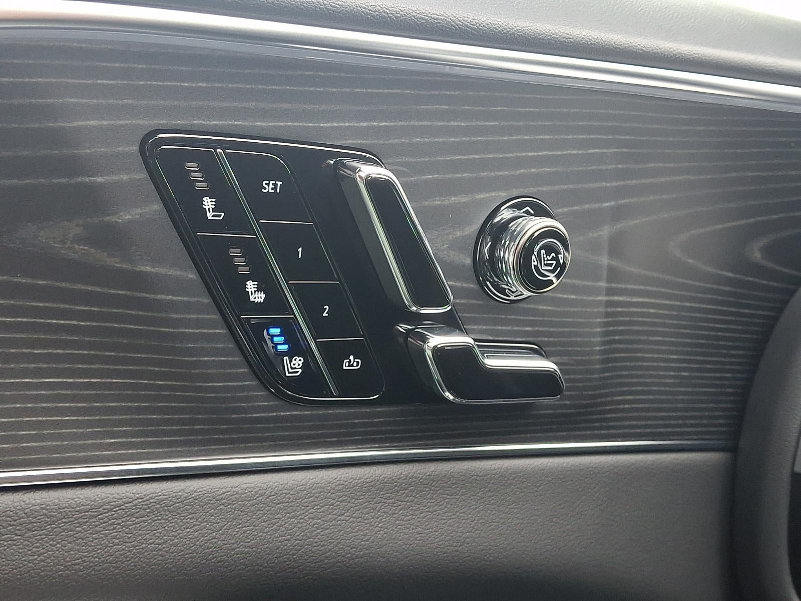 2025 Cadillac LYRIQ Luxury 3