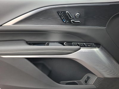 2025 Cadillac LYRIQ Luxury 3