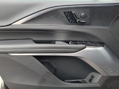 2025 Cadillac LYRIQ Luxury 3