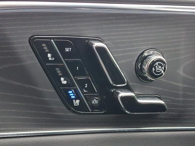 2025 Cadillac LYRIQ Luxury 3