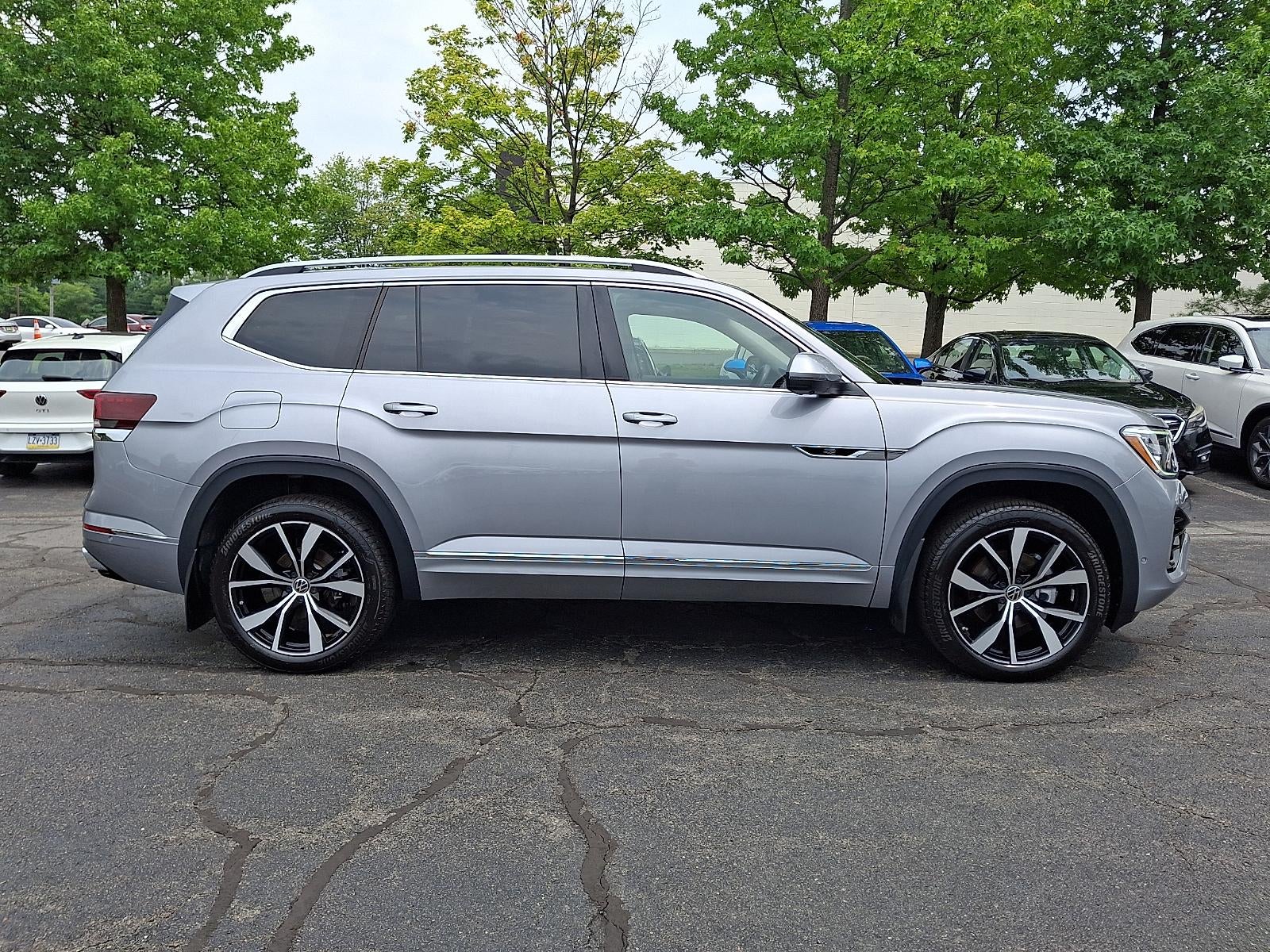 2025 Volkswagen Atlas 2.0T SEL Premium R-Line